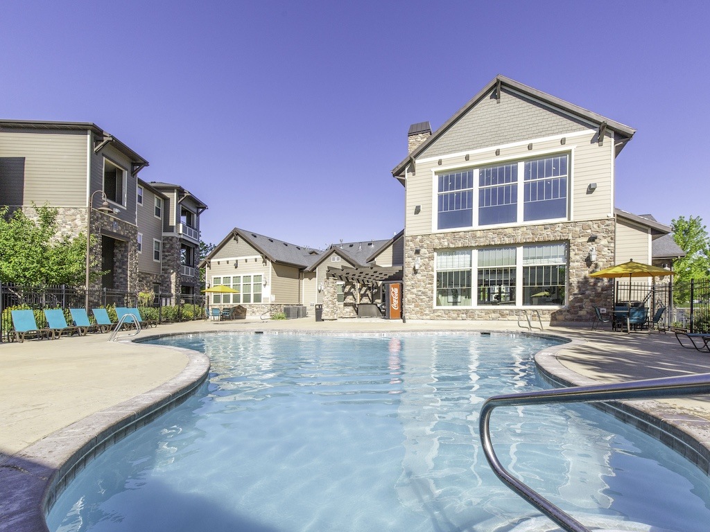 San Tropez Apartments & Townhomes